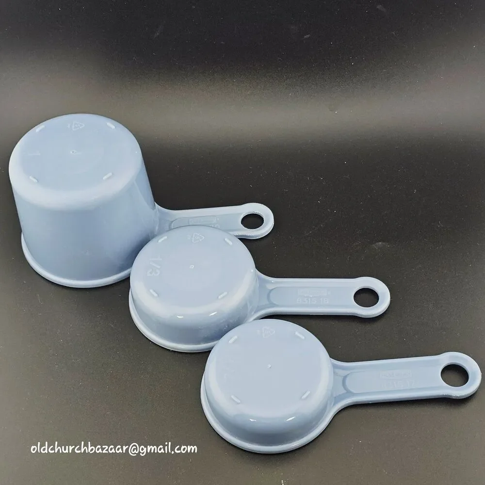 Rubbermaid Blue Plastic Measuring Cup Set 1/4 1/3 1/2 Cup Nesting Model 8315